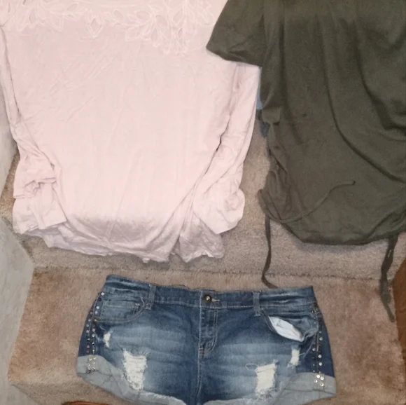 Clothes - Picture 4 of 16